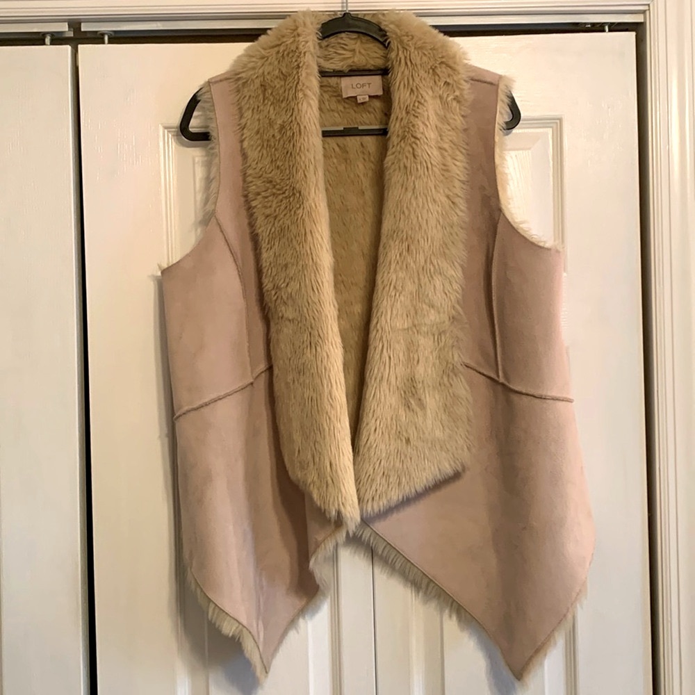 LOFT, Beautiful 🤩 faux suede and fur vest, size medium, EUC